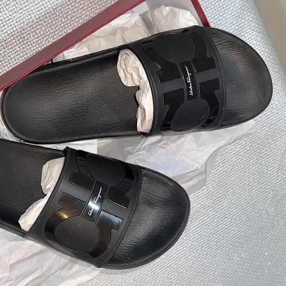 Salvatore Ferragamo BLACK Groove 2 Pools Slide Sandals Size 8M - Used Like New main image 8